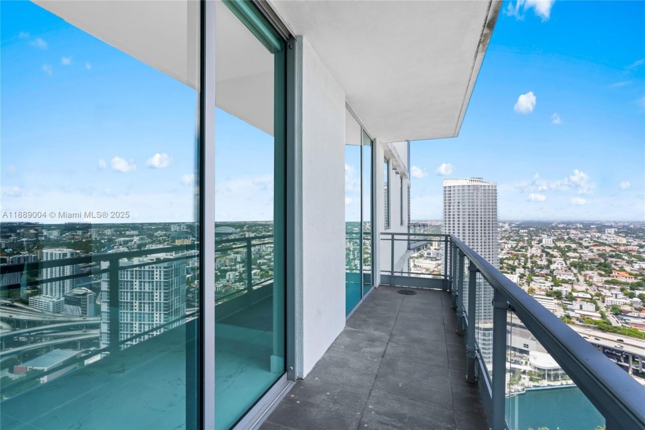 92 SW 3rd St, Unit 5206, Miami, FL 33130 Photo