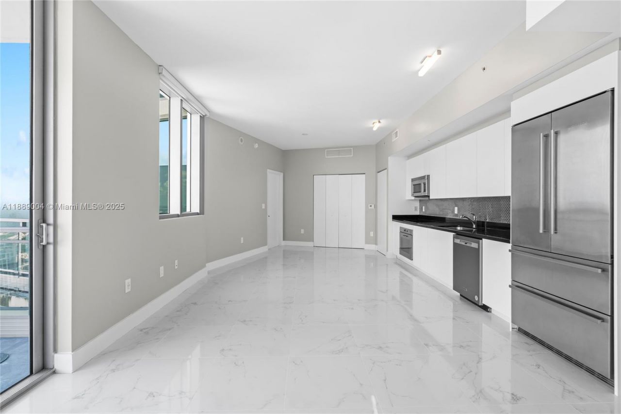 92 SW 3rd St, Unit 5206, Miami, FL 33130 Photo