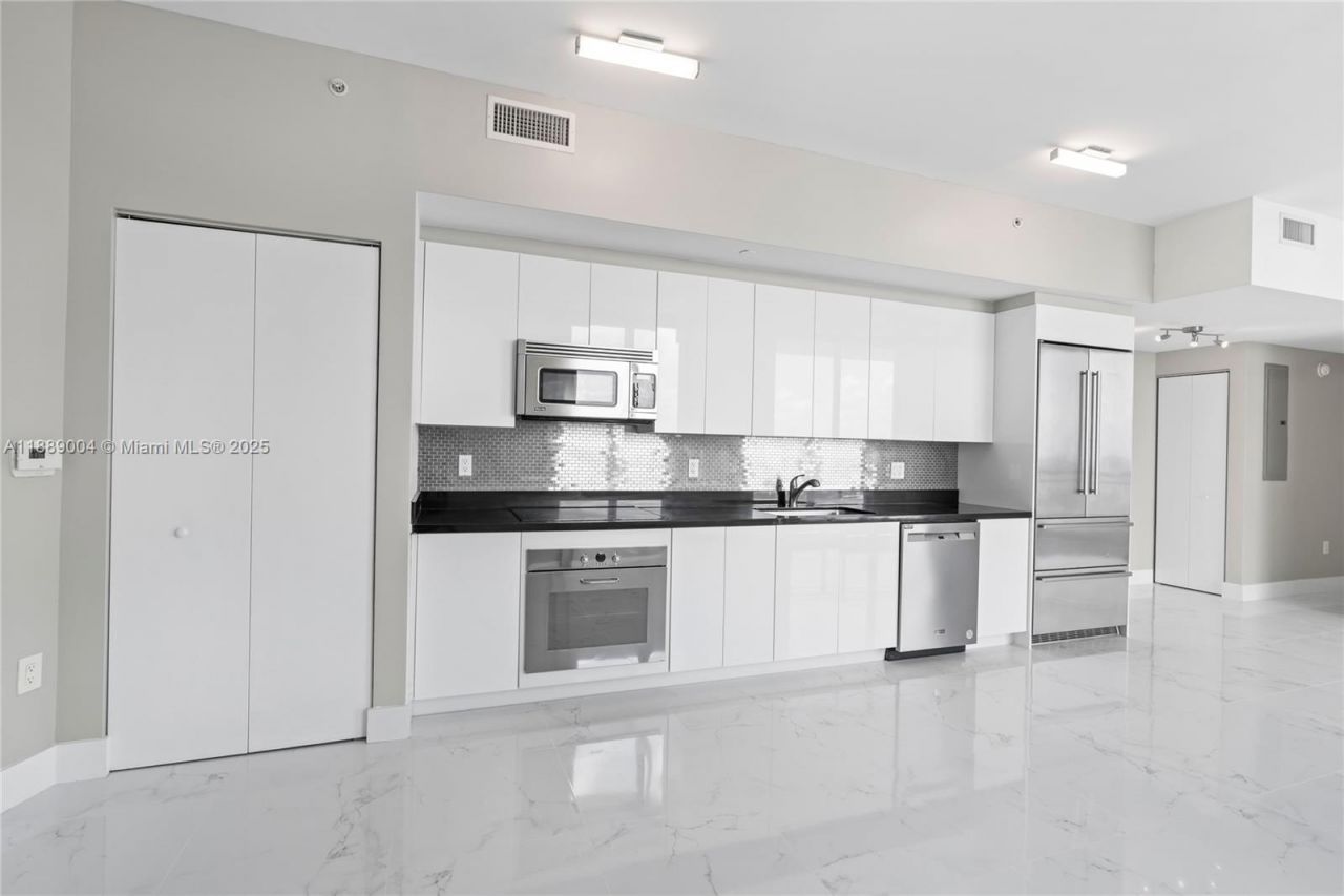 92 SW 3rd St, Unit 5206, Miami, FL 33130 Photo