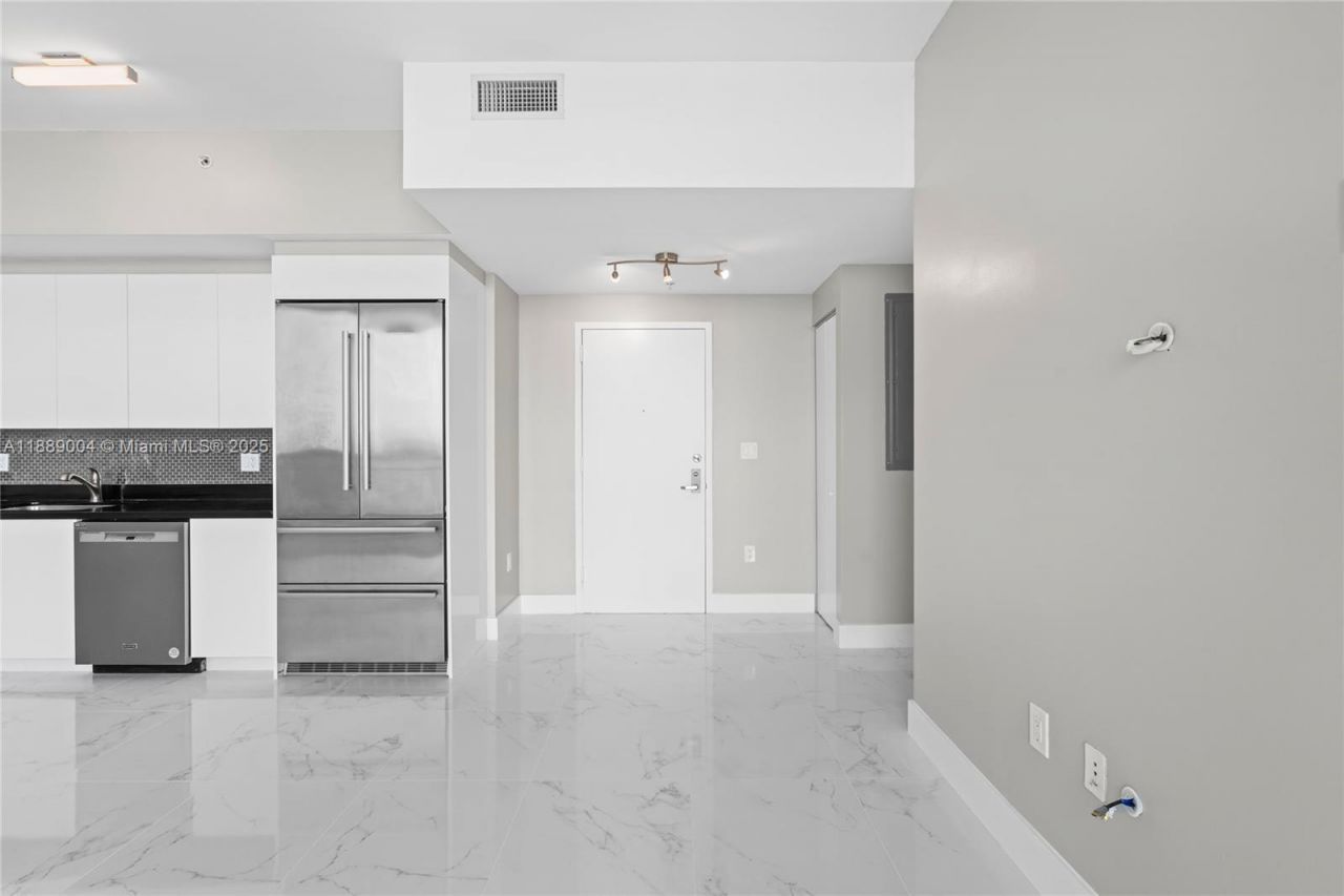 92 SW 3rd St, Unit 5206, Miami, FL 33130 Photo