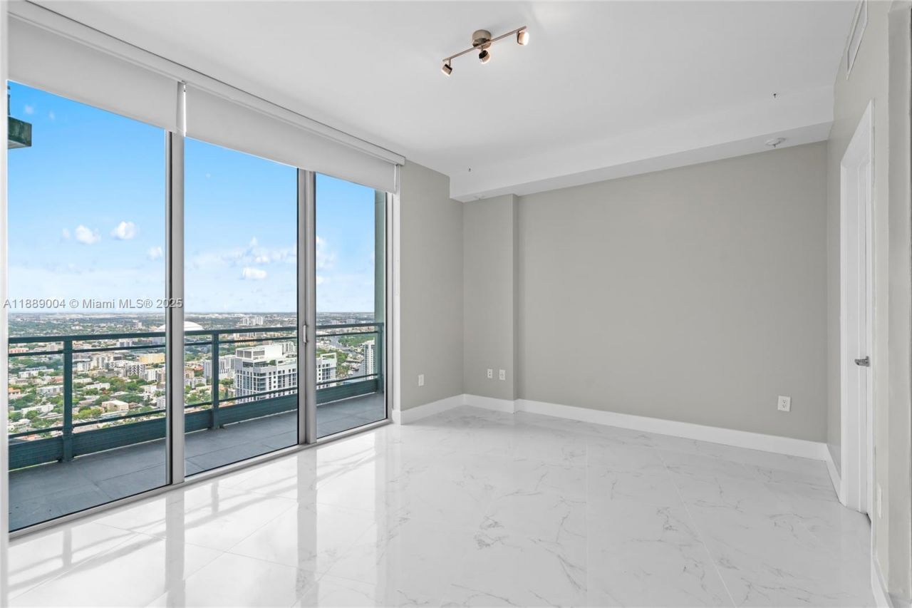 92 SW 3rd St, Unit 5206, Miami, FL 33130 Photo