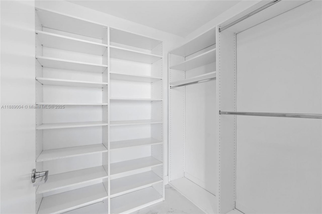 92 SW 3rd St, Unit 5206, Miami, FL 33130 Photo