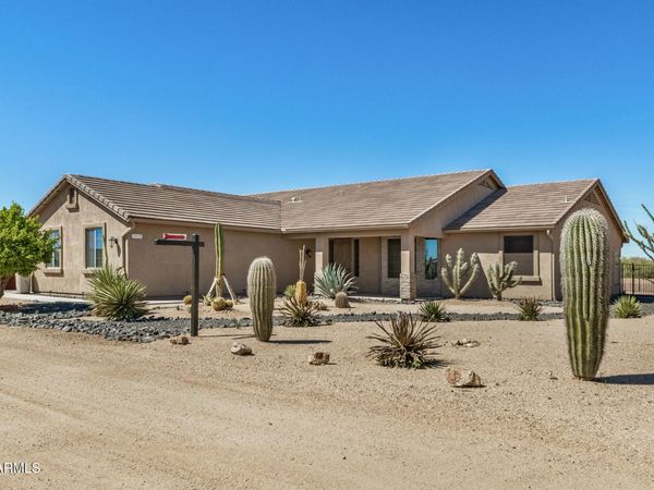 39730 N NEW RIVER Road, Phoenix, AZ 85086