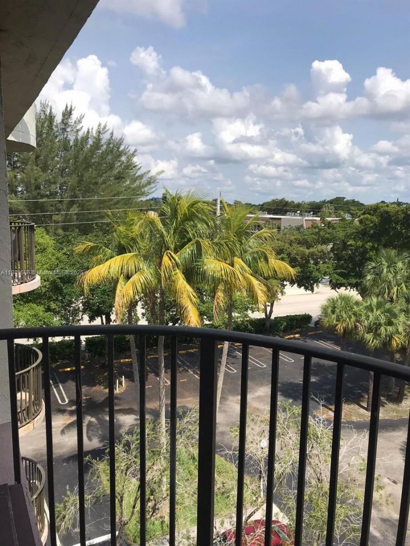 2701 Riverside Dr, Unit 515-B, Coral Springs, FL 33065 Photo