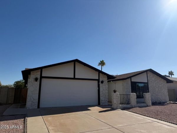 11449 S IROQUOIS Drive, Phoenix, AZ 85044