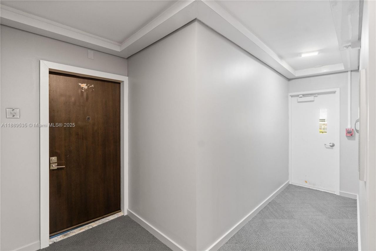 20301 W Country Club Dr, Unit 829, Aventura, FL 33180 Photo