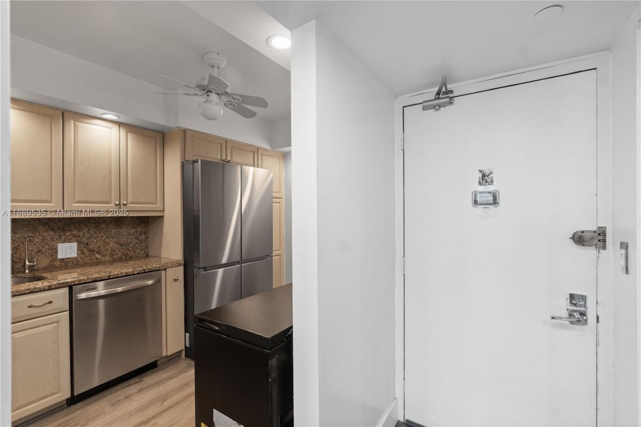 20301 W Country Club Dr, Unit 829, Aventura, FL 33180 Photo