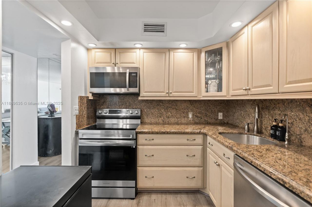 20301 W Country Club Dr, Unit 829, Aventura, FL 33180 Photo