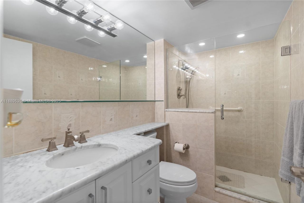 20301 W Country Club Dr, Unit 829, Aventura, FL 33180 Photo