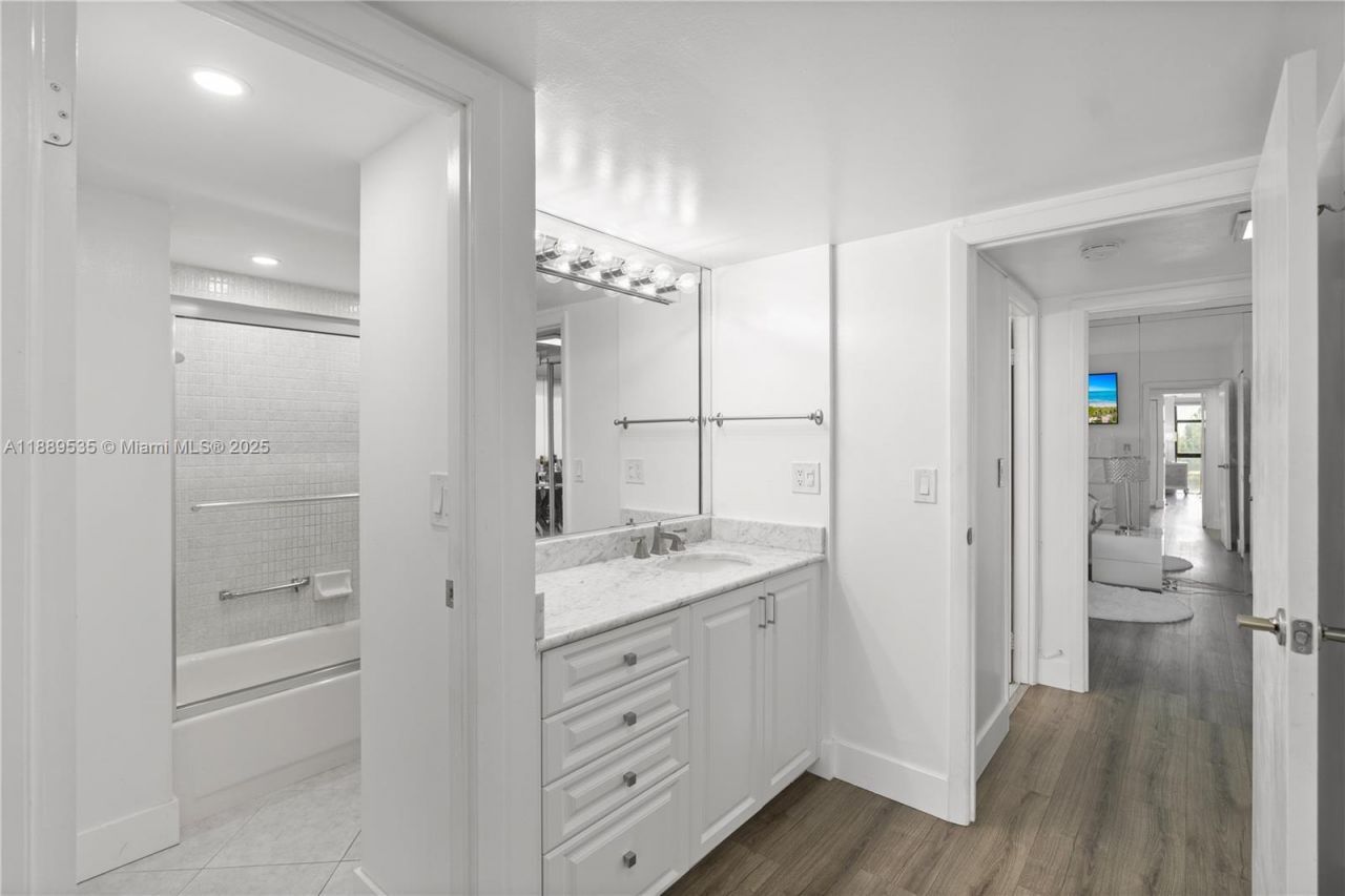 20301 W Country Club Dr, Unit 829, Aventura, FL 33180 Photo