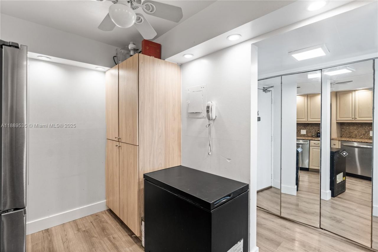 20301 W Country Club Dr, Unit 829, Aventura, FL 33180 Photo