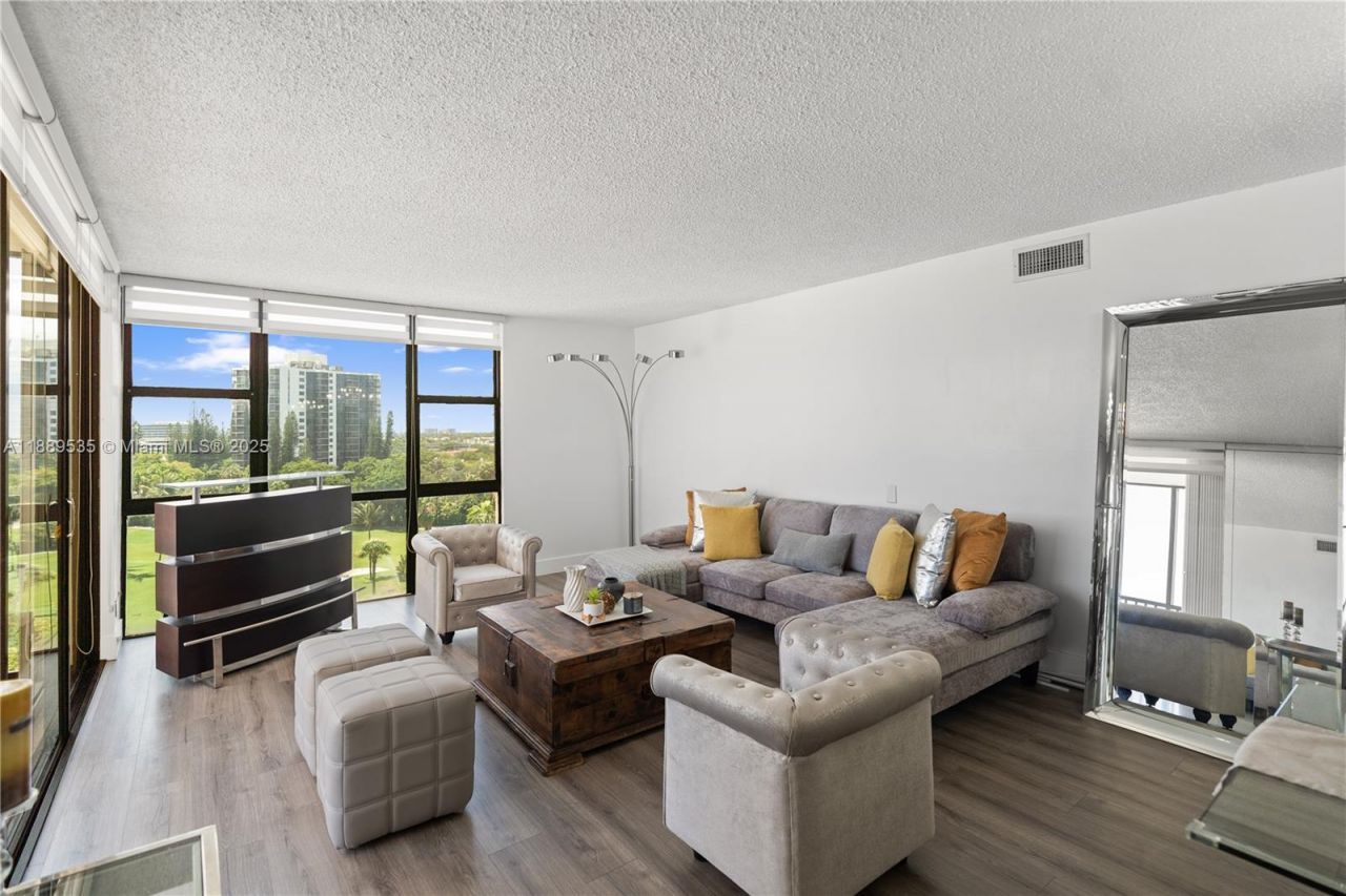 20301 W Country Club Dr, Unit 829, Aventura, FL 33180 Photo