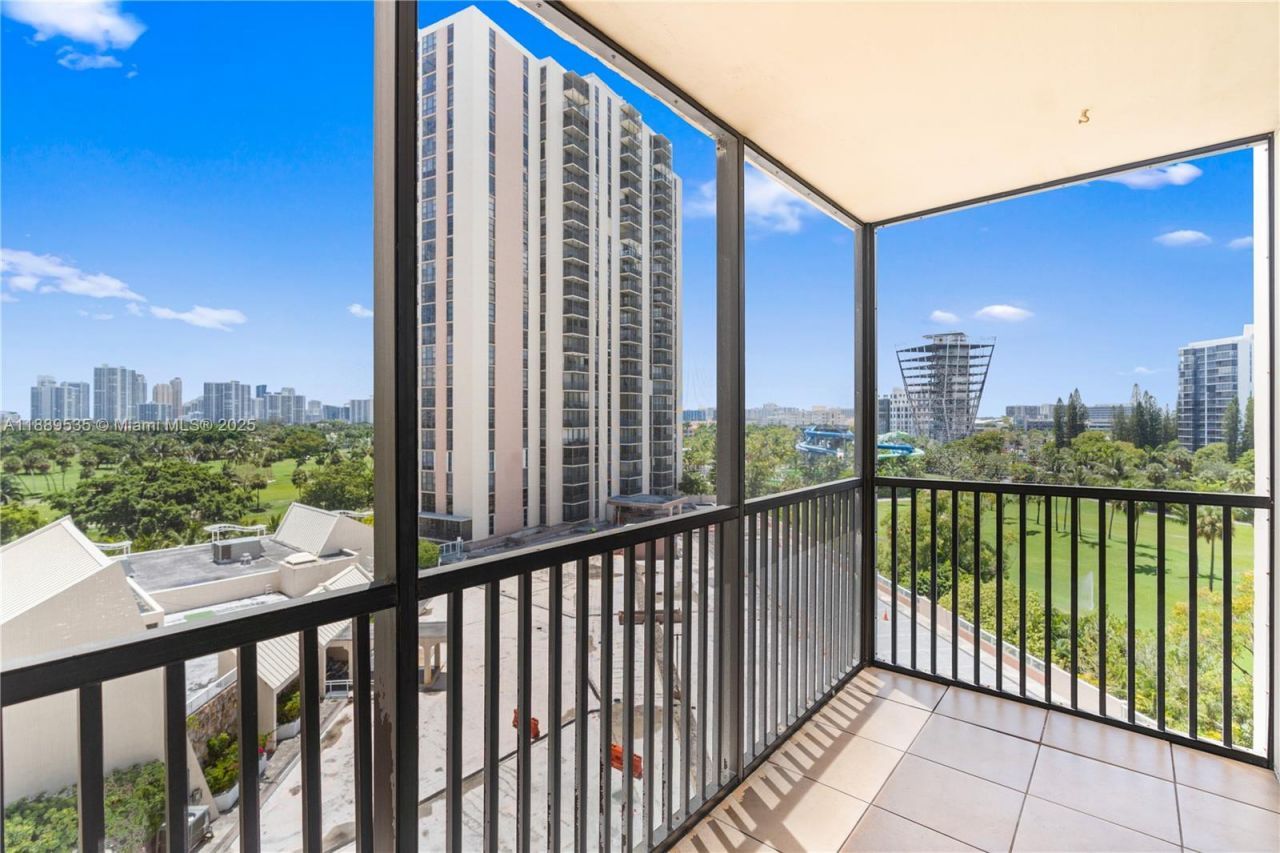 20301 W Country Club Dr, Unit 829, Aventura, FL 33180 Photo