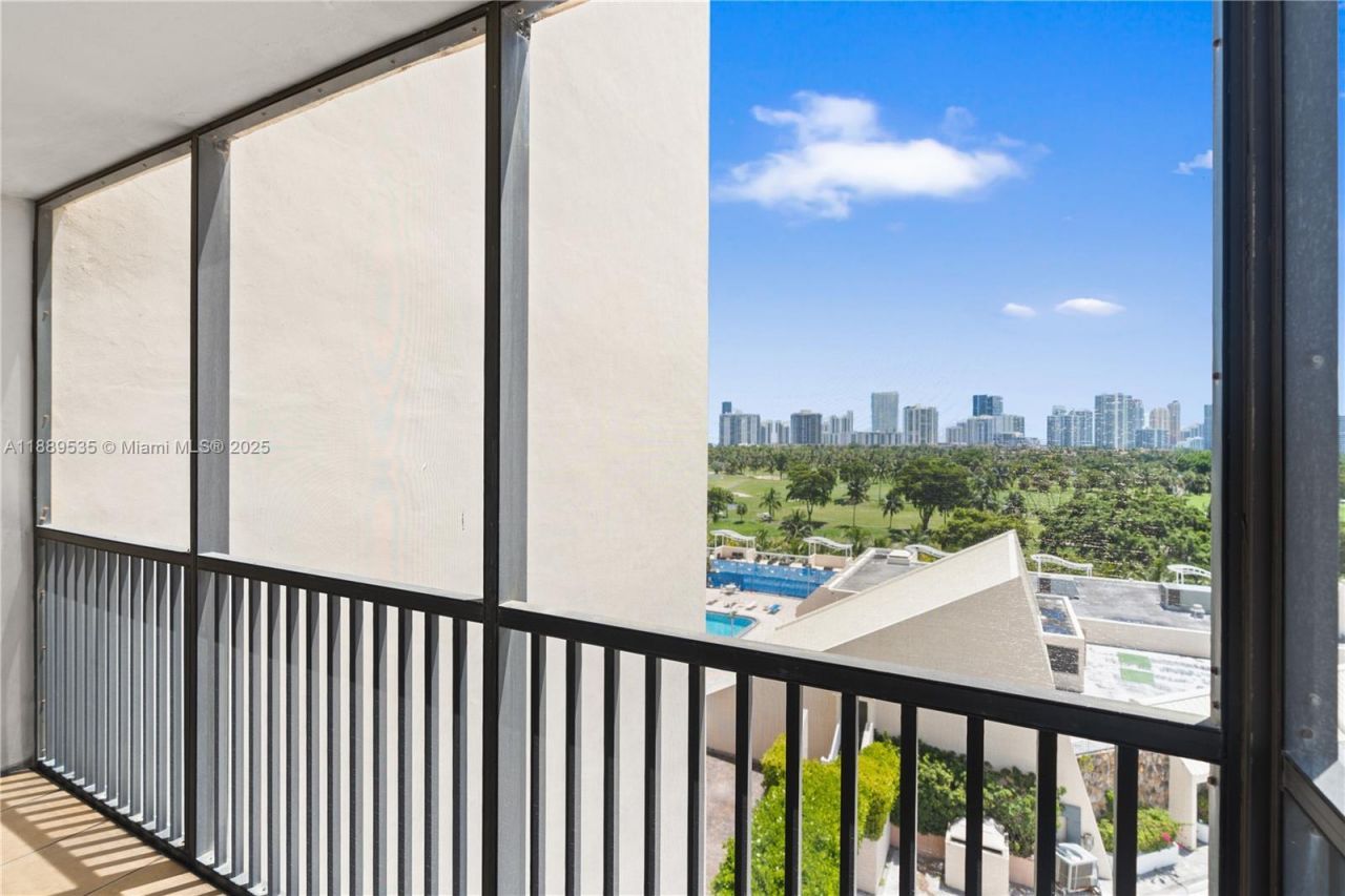 20301 W Country Club Dr, Unit 829, Aventura, FL 33180 Photo