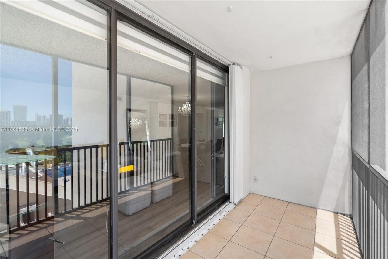 20301 W Country Club Dr, Unit 829, Aventura, FL 33180 Photo