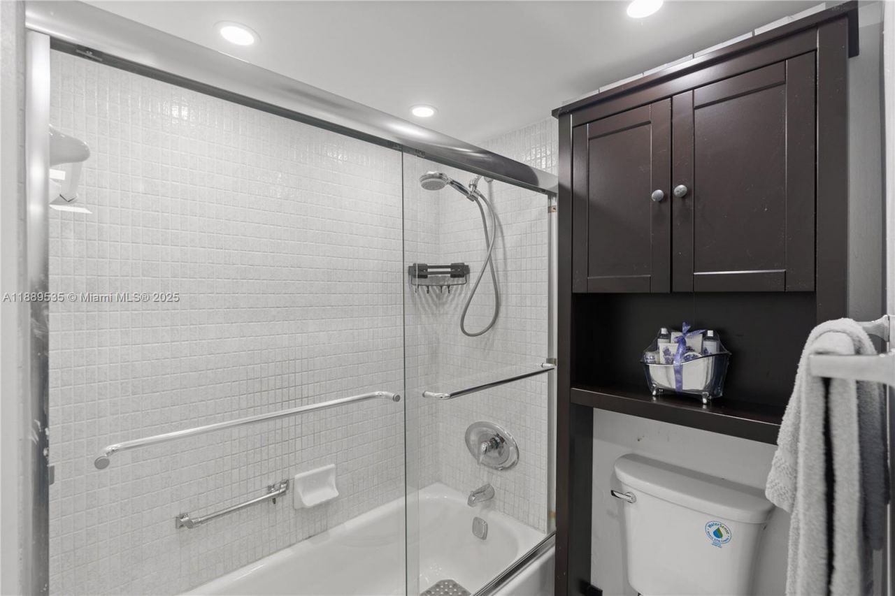 20301 W Country Club Dr, Unit 829, Aventura, FL 33180 Photo