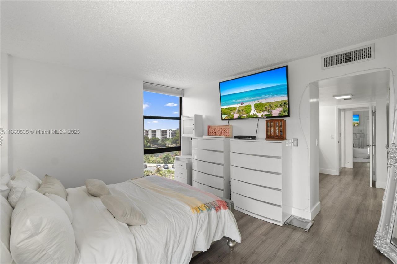 20301 W Country Club Dr, Unit 829, Aventura, FL 33180 Photo