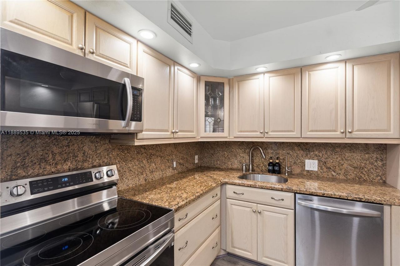 20301 W Country Club Dr, Unit 829, Aventura, FL 33180 Photo