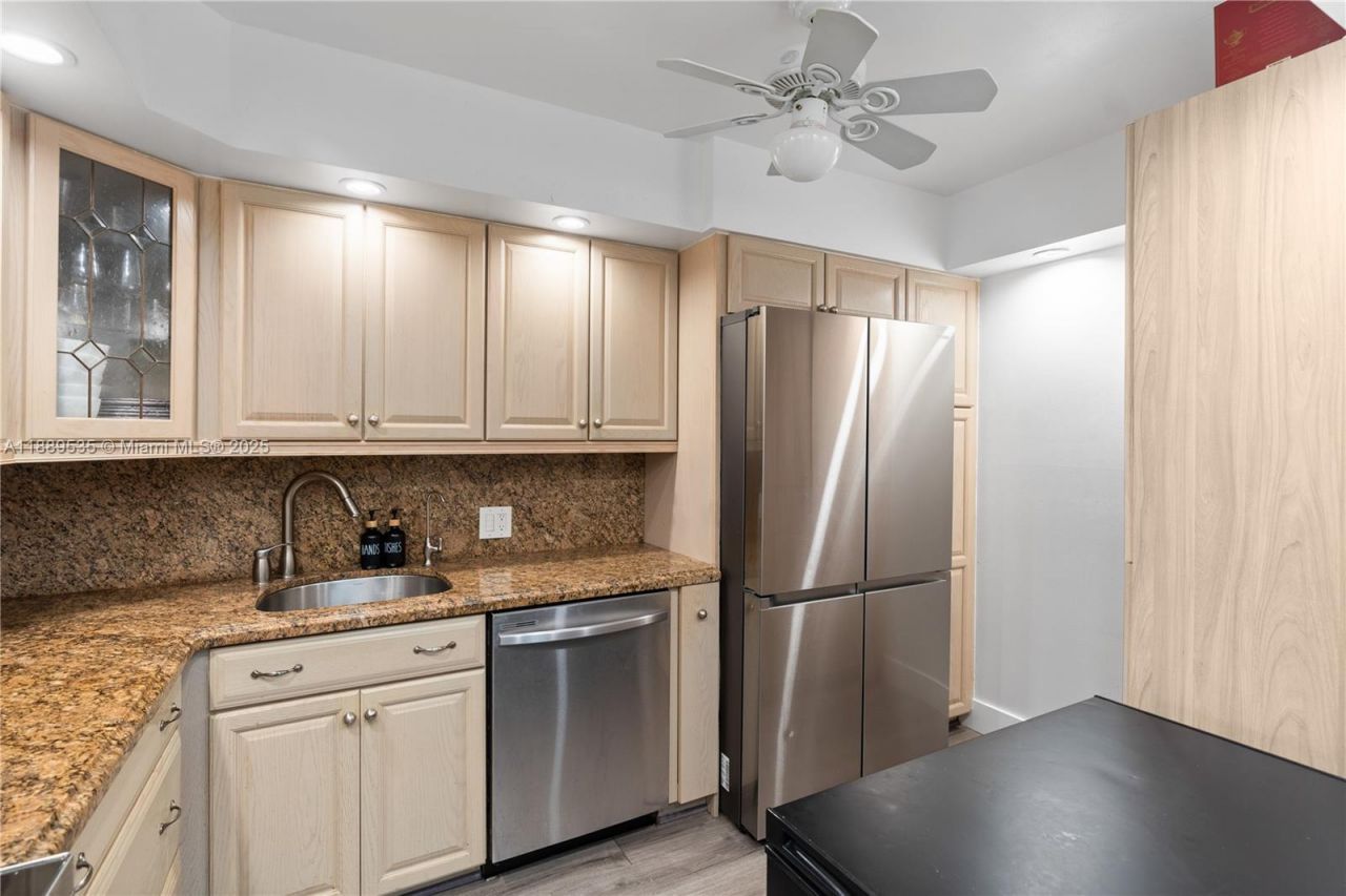 20301 W Country Club Dr, Unit 829, Aventura, FL 33180 Photo