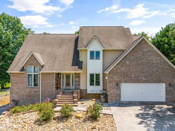 219 Sullivan, Dandridge, TN 37725