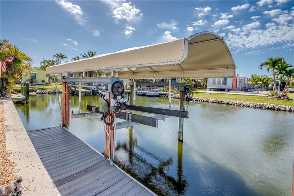 5020 Gulfgate Ln, Saint James City, FL 33956 Photo