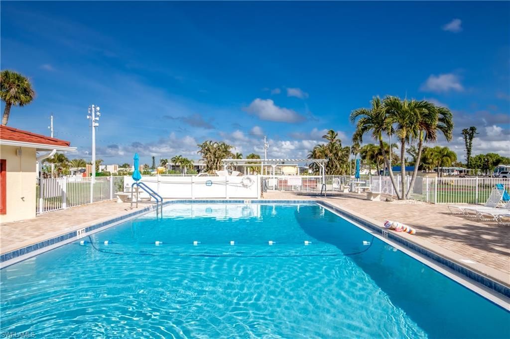 5020 Gulfgate Ln, Saint James City, FL 33956 Photo