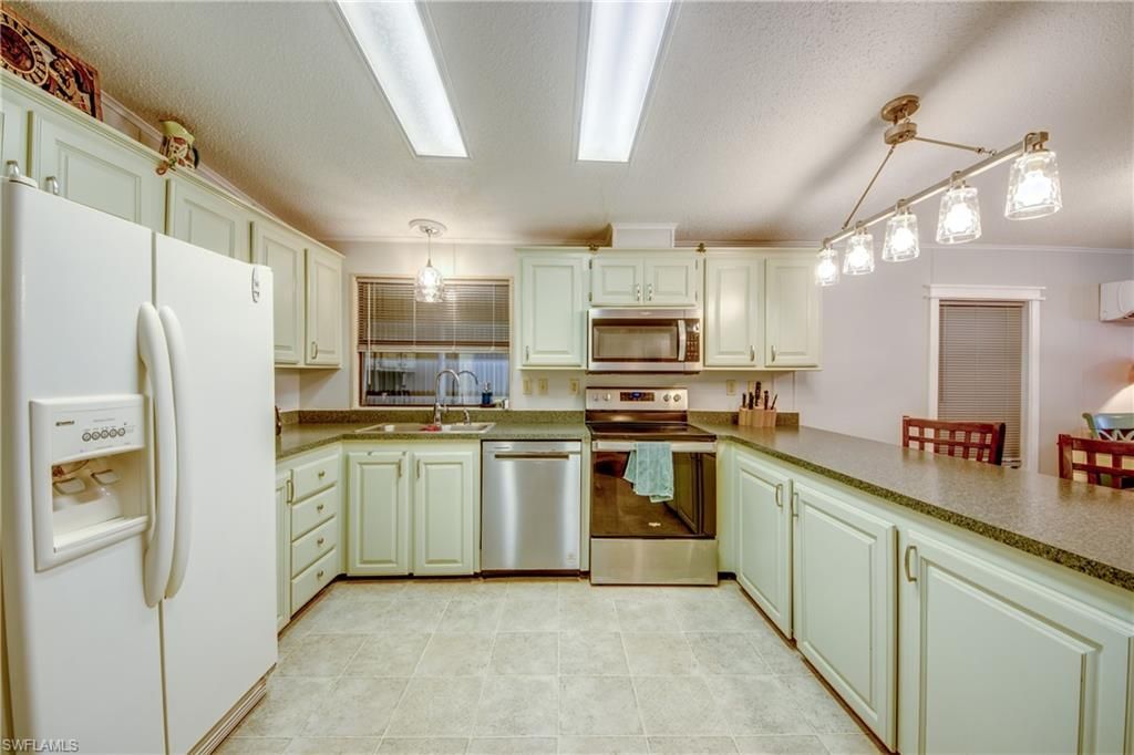 5020 Gulfgate Ln, Saint James City, FL 33956 Photo