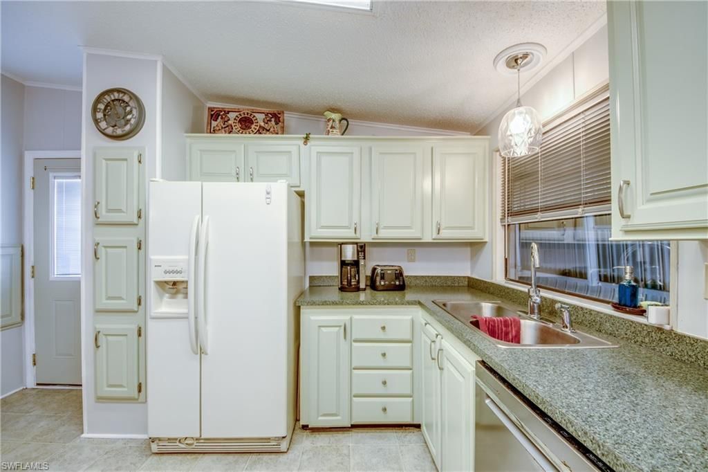 5020 Gulfgate Ln, Saint James City, FL 33956 Photo