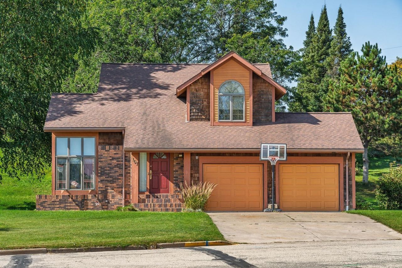 107 Kimball Avenue, Elroy, WI 53929 Main Photo