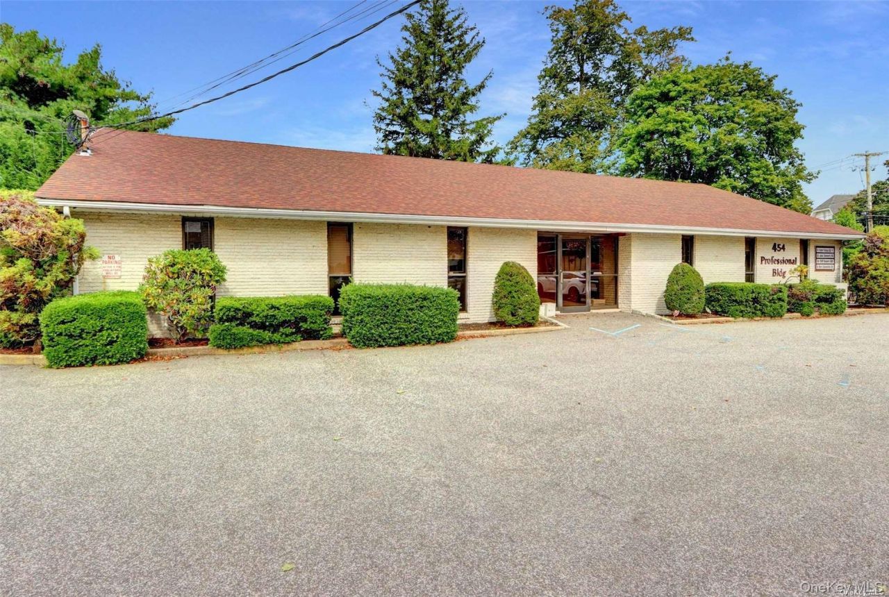 454 Deer Park Avenue, Babylon, NY 11702 Main Photo