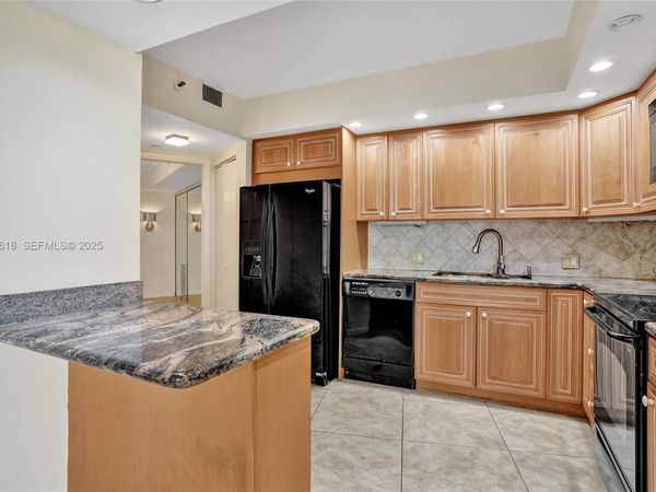 20281 E Country Club Dr, Unit 2110, Aventura, FL 33180