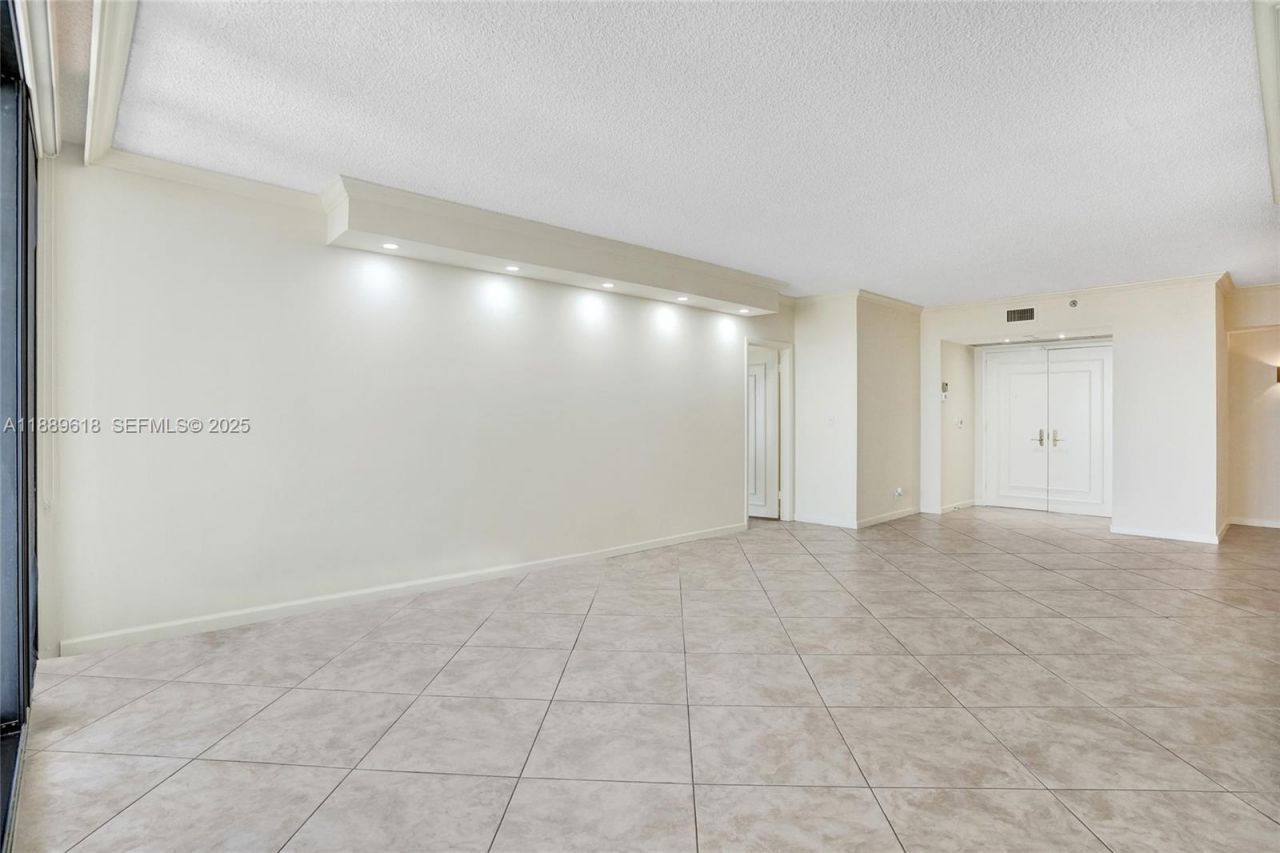 20281 E Country Club Dr, Unit 2110, Aventura, FL 33180 Photo