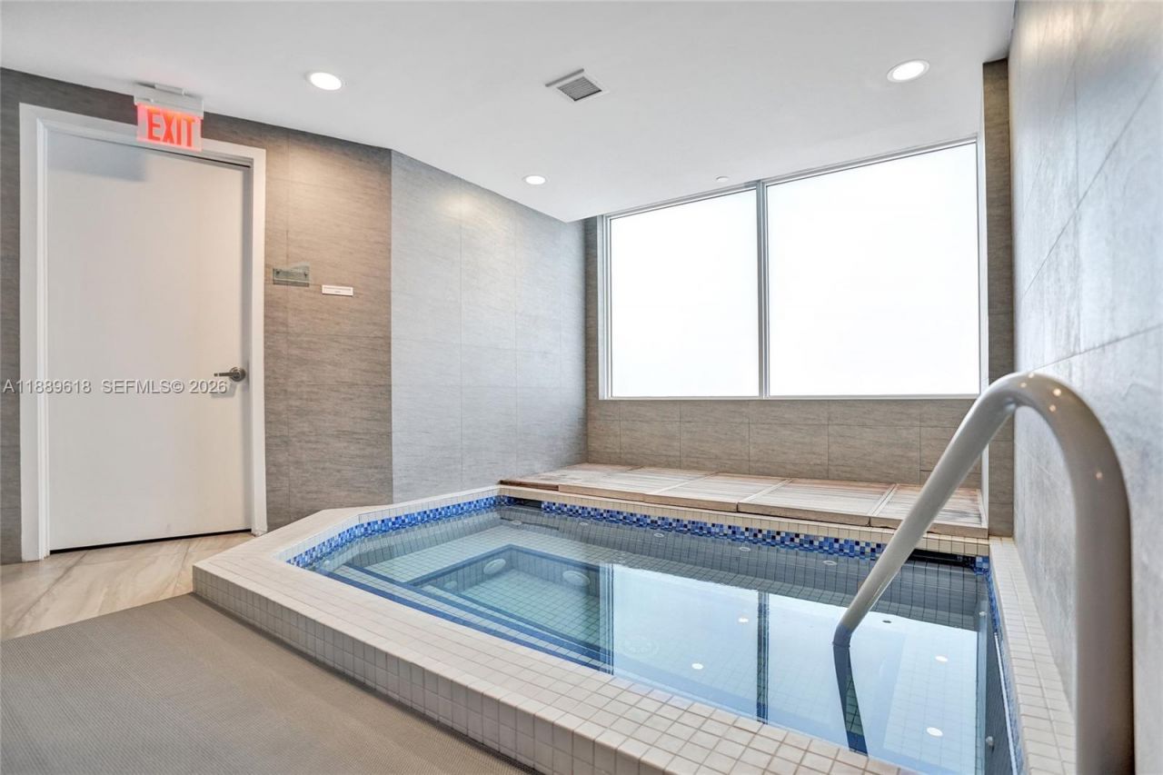 20281 E Country Club Dr, Unit 2110, Aventura, FL 33180 Photo