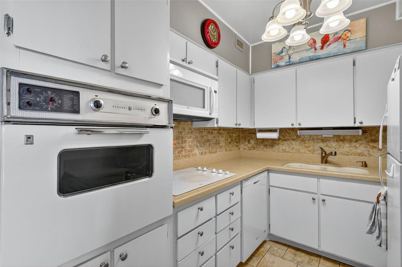 31 Island Way, Unit 408, Clearwater Beach, FL 33767 Photo
