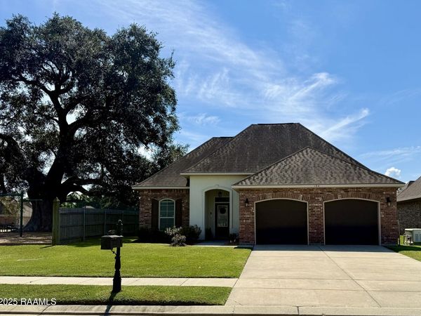 134 Raven Cliff Lane, Broussard, LA 70518