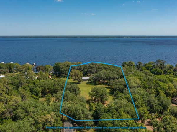 105 Union Ave, Crescent City, FL 32112