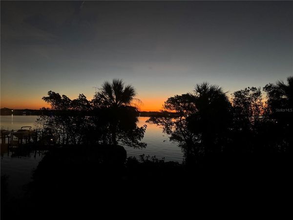 24 MANGROVE POINT, ST PETERSBURG, FL 33705