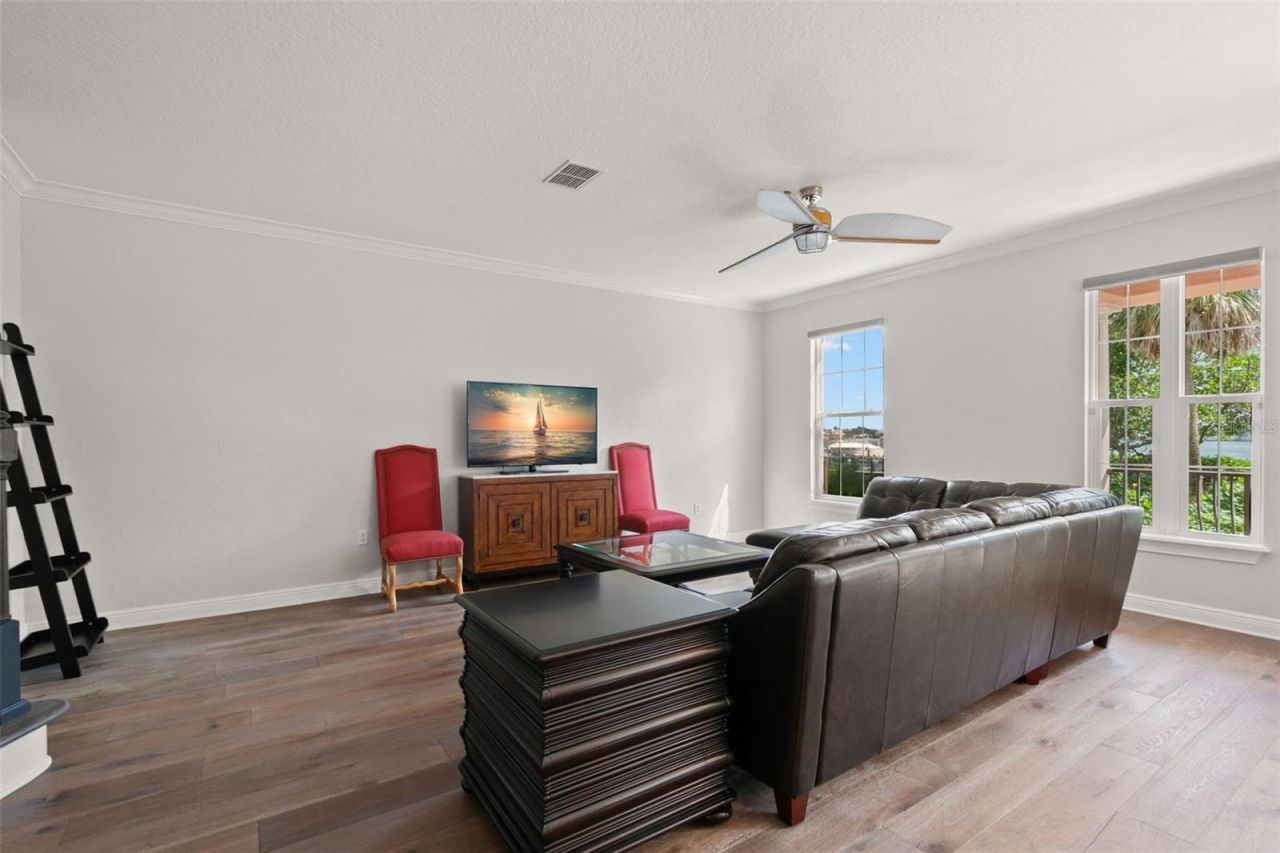 24 Mangrove Point, Saint Petersburg, FL 33705 Photo