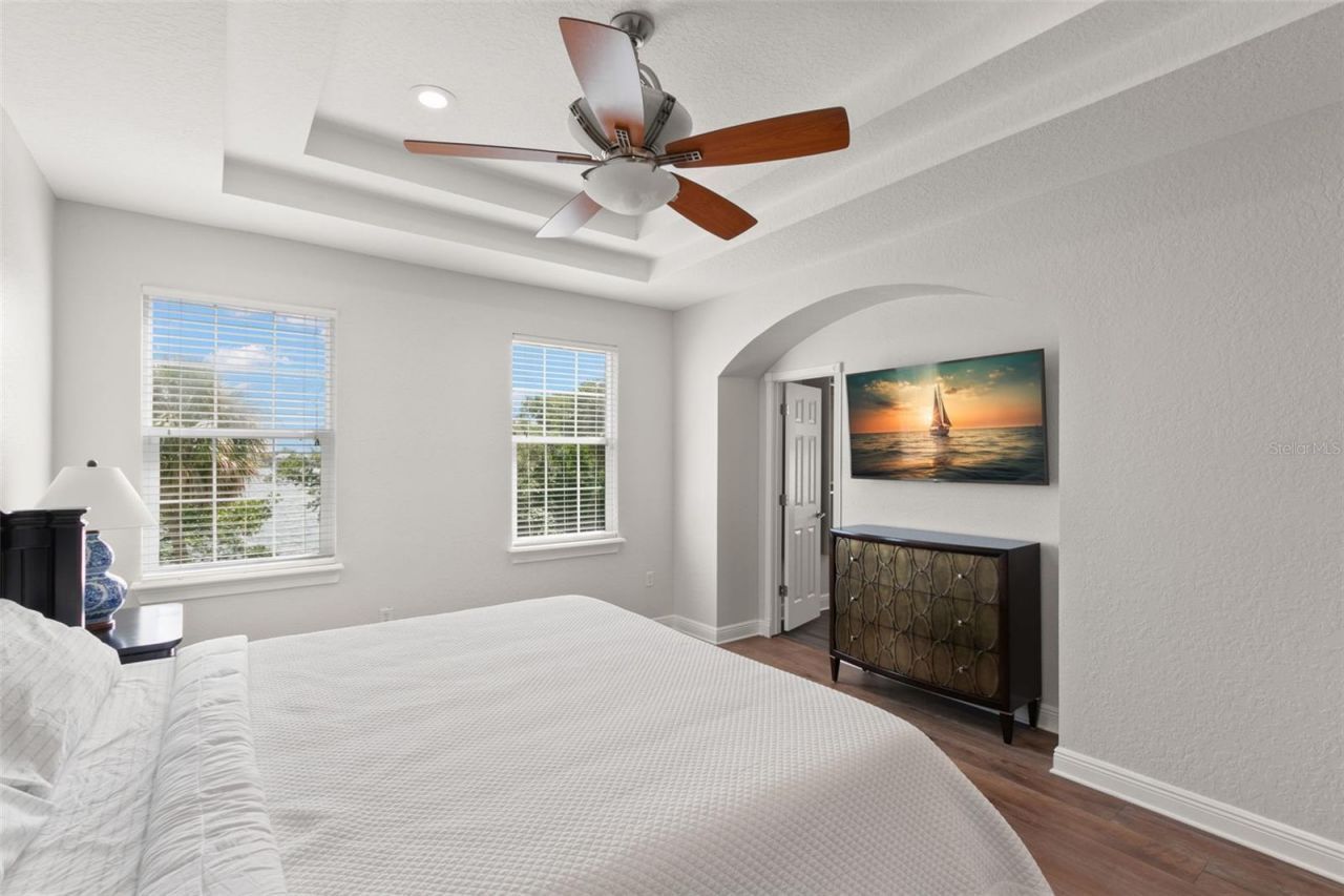 24 Mangrove Point, Saint Petersburg, FL 33705 Photo