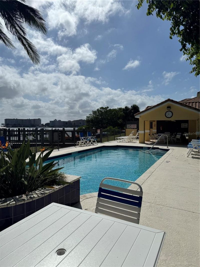 24 Mangrove Point, Saint Petersburg, FL 33705 Photo