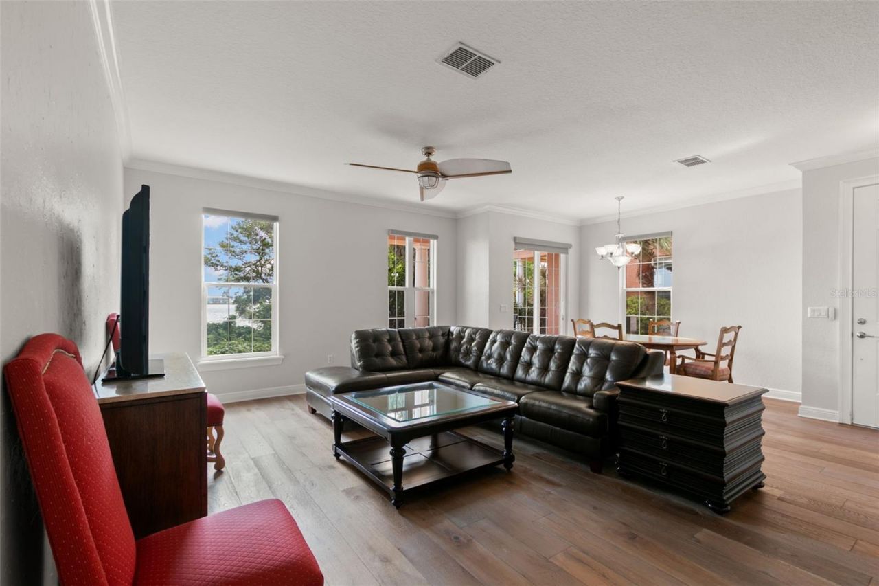 24 Mangrove Point, Saint Petersburg, FL 33705 Photo