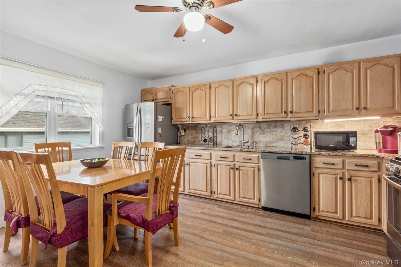 717 Annadale Road, Staten Island, NY 10312 Main Photo