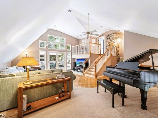 155 Glenside Trl, Byram, NJ 07871