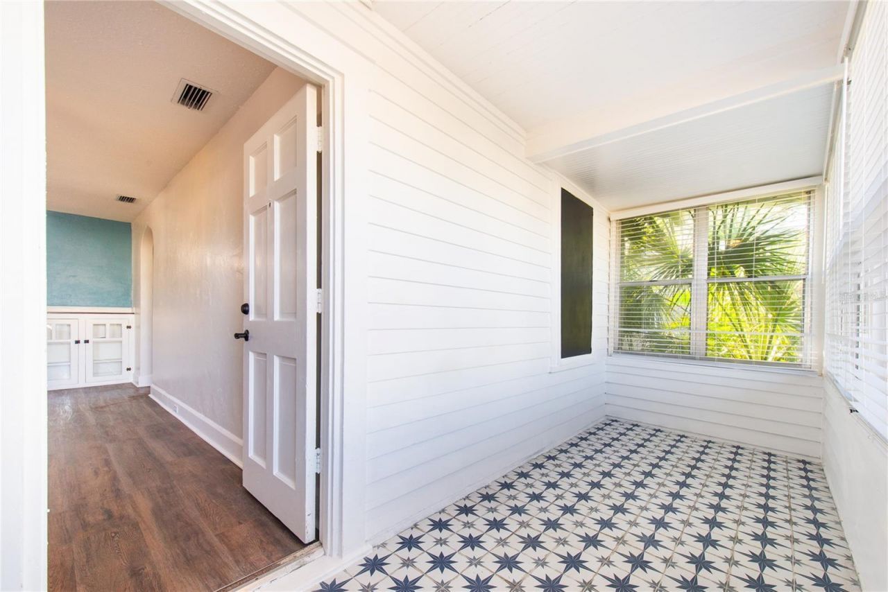 2010 42nd Street S, Saint Petersburg, FL 33711 Photo