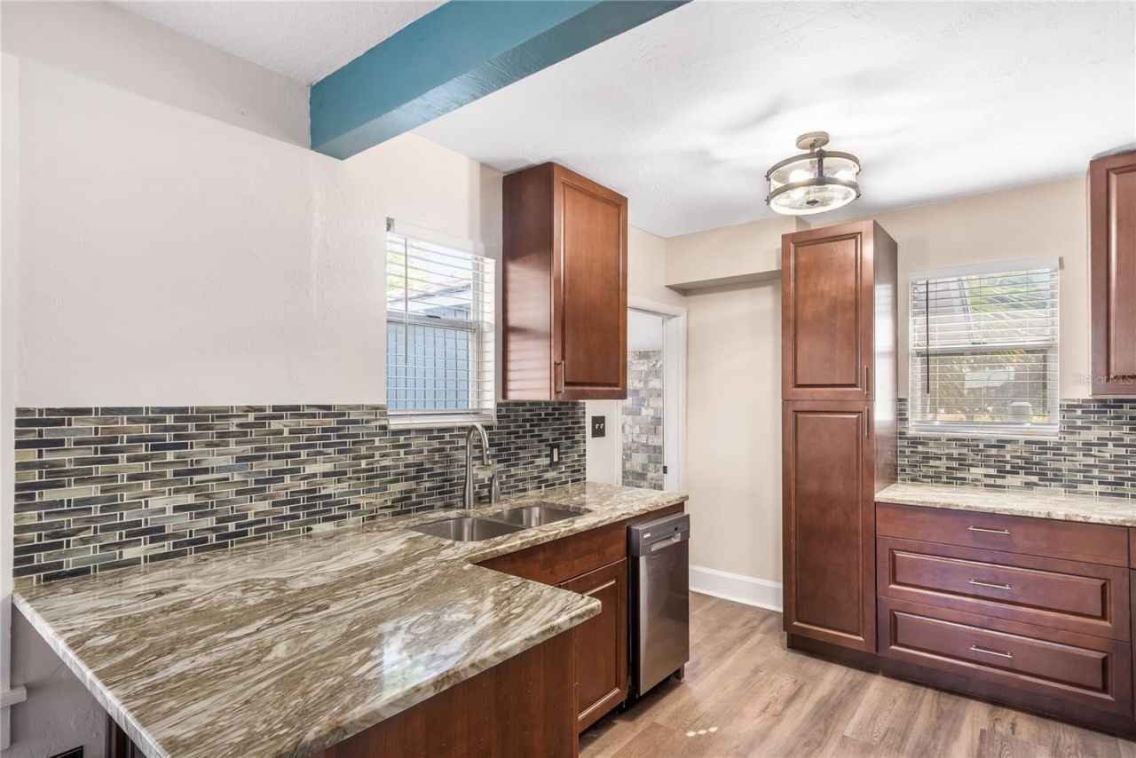 2010 42nd Street S, Saint Petersburg, FL 33711 Photo