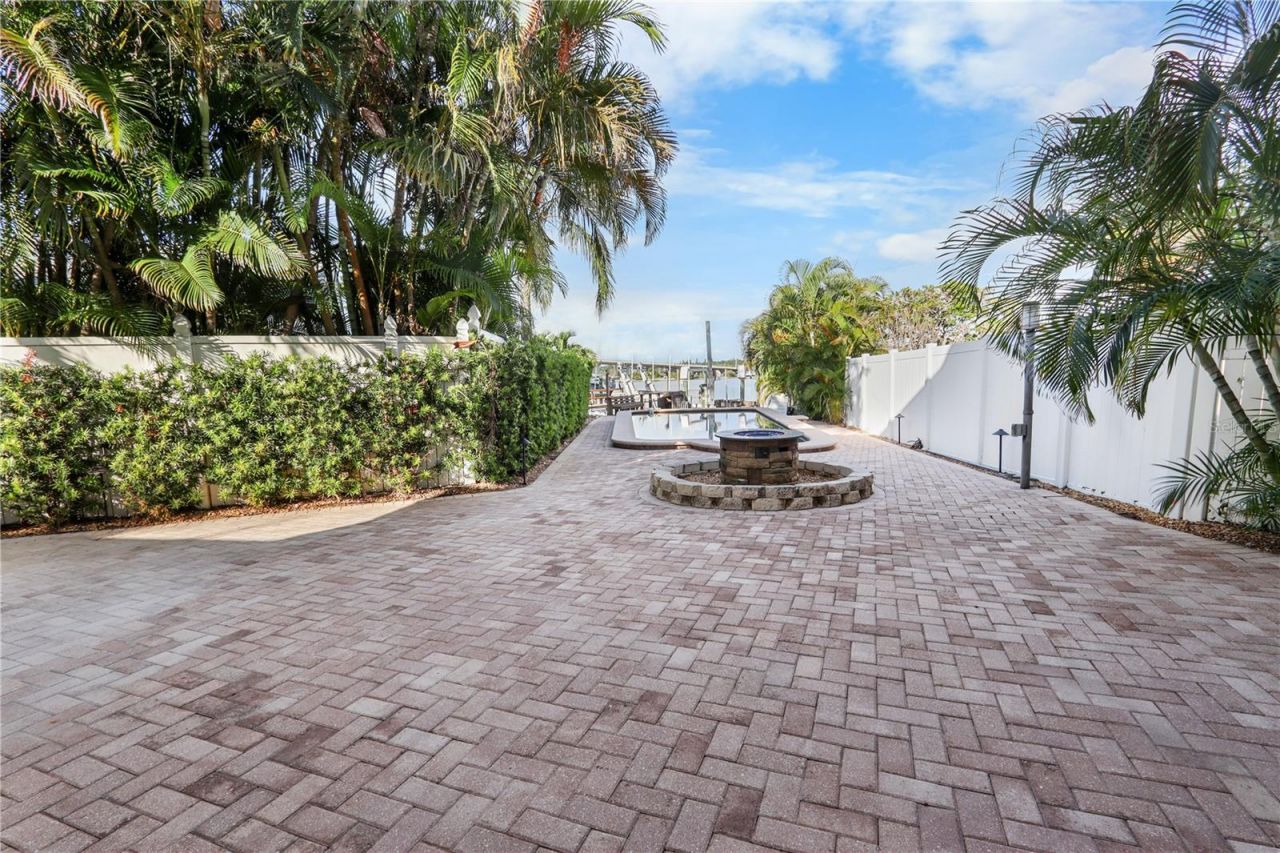 111 Driftwood Lane, Largo, FL 33770 Photo