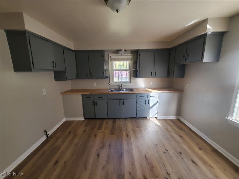 4287 E 162nd Street, Cleveland, OH 44128 Photo 8