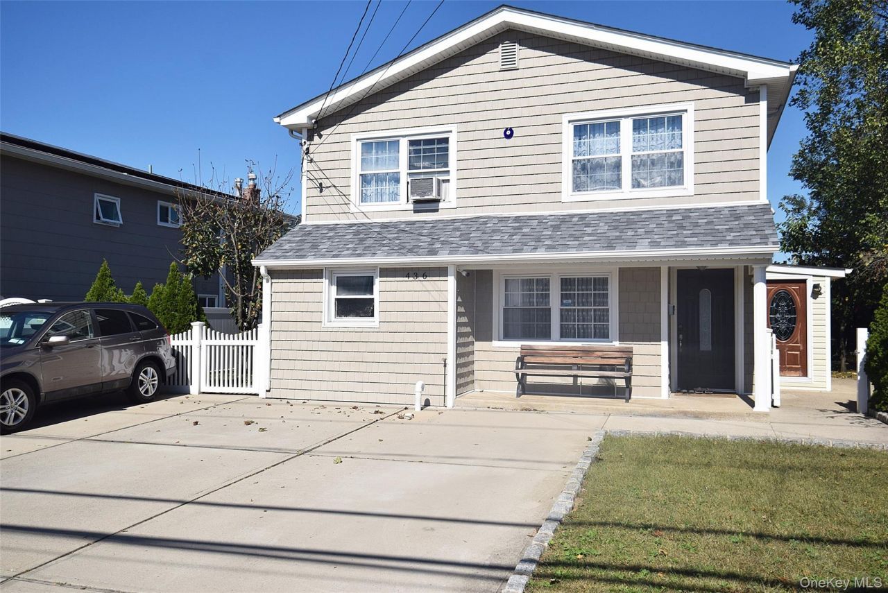 436 Herzel Boulevard, West Babylon, NY 11704 Main Photo