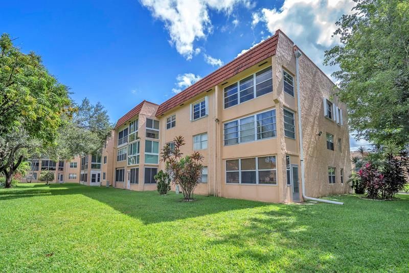 9301 Sunrise Lakes Blvd, Unit 207, Sunrise, FL 33322 Photo