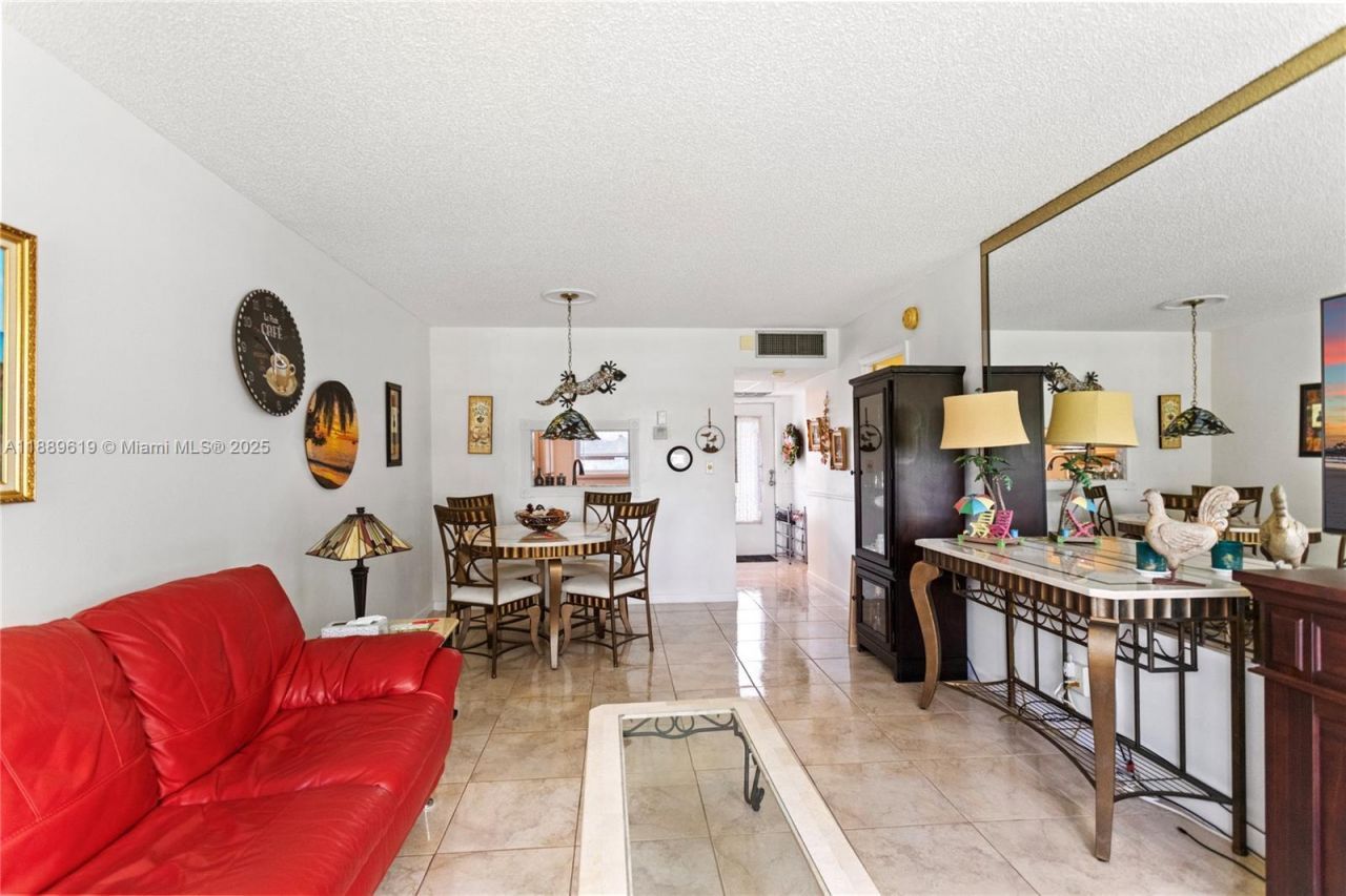 4701 NW 34th St, Unit 511, Lauderdale Lakes, FL 33319 Photo